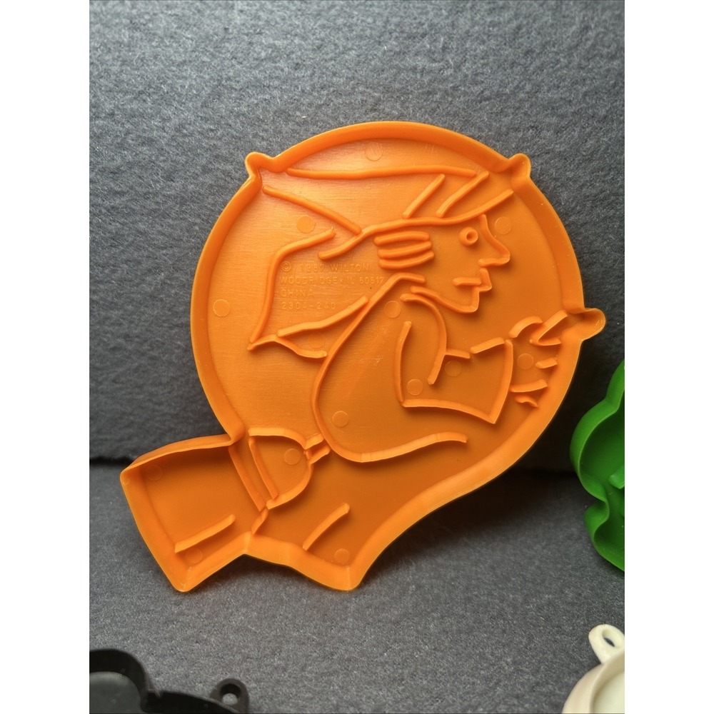 Vintage Halloween Cookie Cutters Wilton & Hallmark Haunted House, Witch, Ghost - Picture 2 of 9